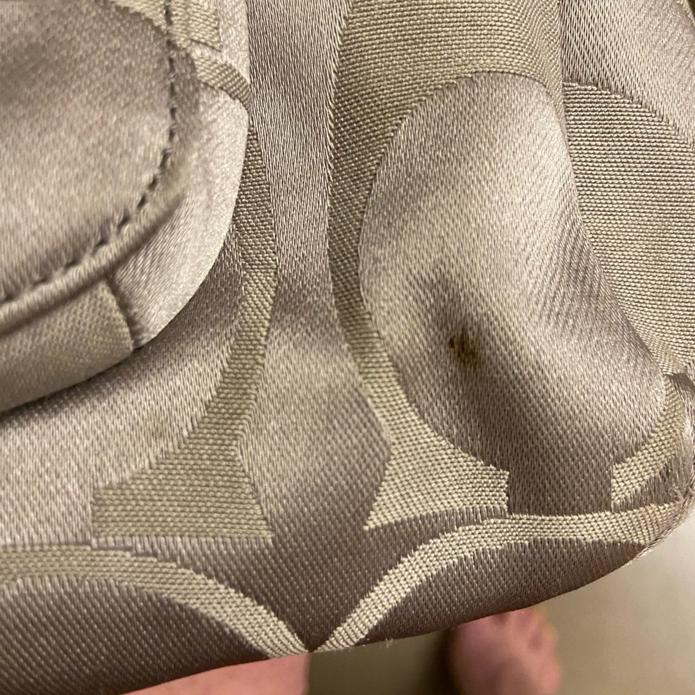 Coach purse-great shape and tons of pockets! - Picture 9 of 10